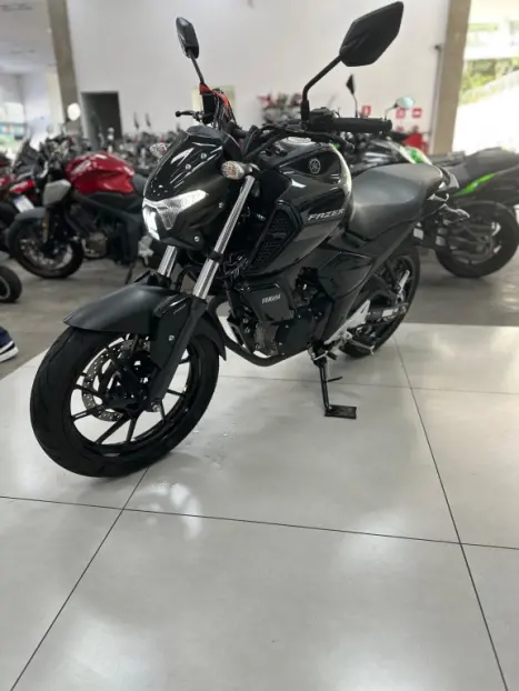 YAMAHA FZ 15 Fazer ABS, Foto 5