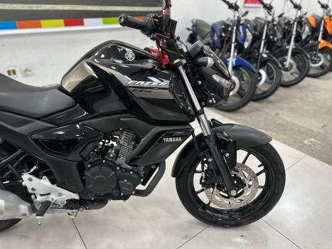 YAMAHA FZ 15 Fazer ABS, Foto 9