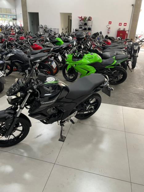 YAMAHA FZ 15 Fazer ABS, Foto 2