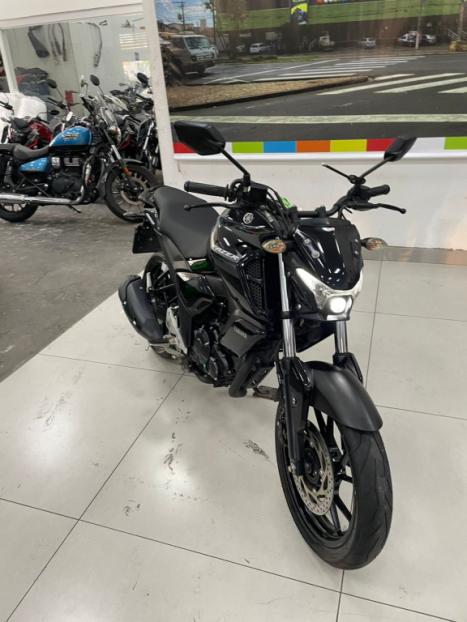 YAMAHA FZ 15 Fazer ABS, Foto 3