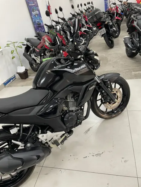 YAMAHA FZ 15 Fazer ABS, Foto 6