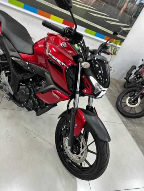 YAMAHA FZ 15 Fazer ABS, Foto 2
