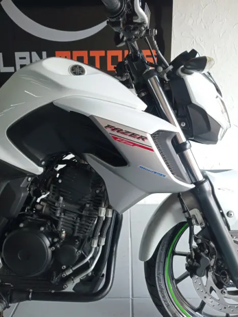 YAMAHA FZ 25 250 Fazer Flex , Foto 3