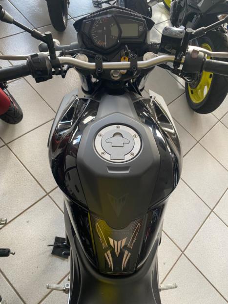 YAMAHA MT-03 300 , Foto 4