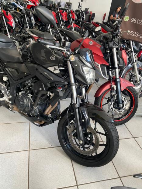 YAMAHA MT-03 300 , Foto 8