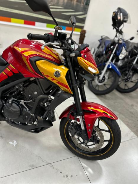 YAMAHA MT-03 300 , Foto 5