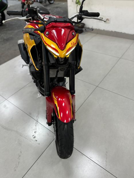 YAMAHA MT-03 300 , Foto 6