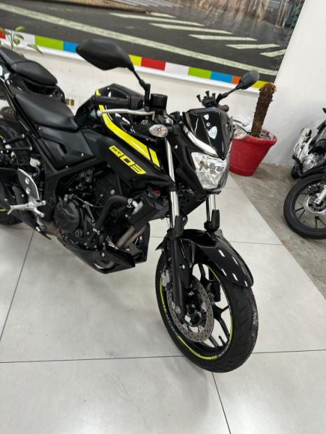 YAMAHA MT-03 300 , Foto 2