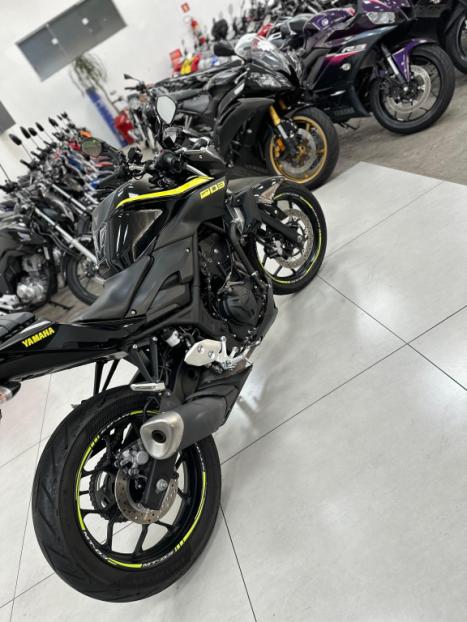 YAMAHA MT-03 300 , Foto 5