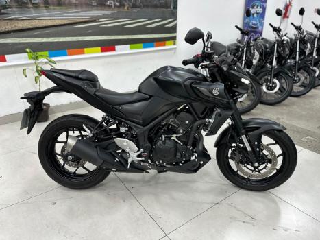 YAMAHA MT-03 300 , Foto 4