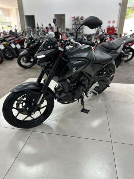 YAMAHA MT-03 300 , Foto 6