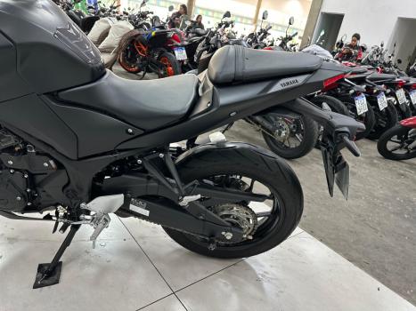 YAMAHA MT-03 300 , Foto 13