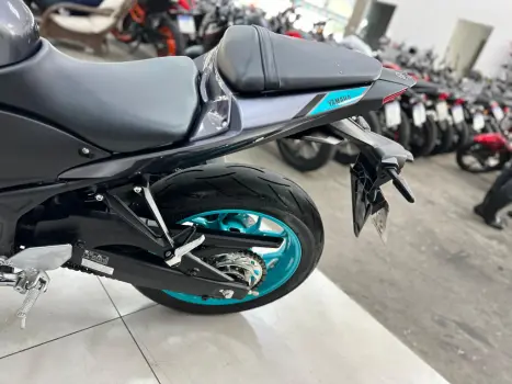 YAMAHA MT-03 300 , Foto 8