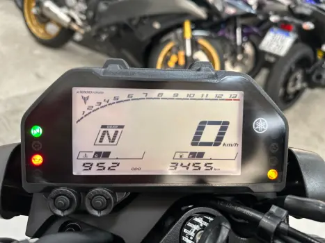 YAMAHA MT-03 300 , Foto 10
