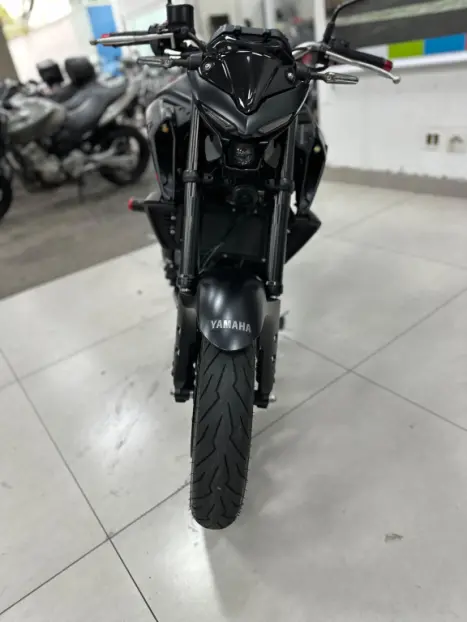 YAMAHA MT-03 300 , Foto 2
