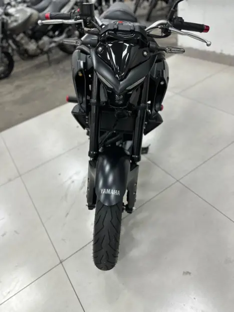 YAMAHA MT-03 300 , Foto 4