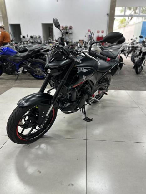 YAMAHA MT-03 300 , Foto 6