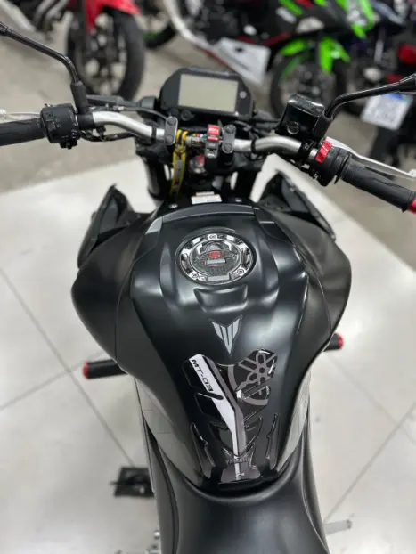 YAMAHA MT-03 300 , Foto 9