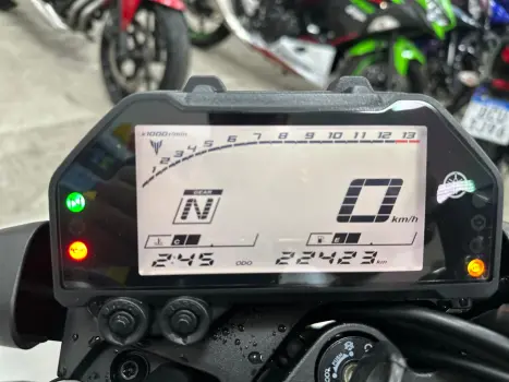 YAMAHA MT-03 300 , Foto 11