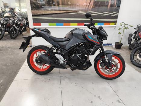 YAMAHA MT-03 300 , Foto 2
