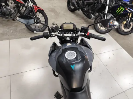 YAMAHA MT-03 300 , Foto 10