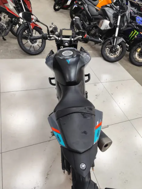 YAMAHA MT-03 300 , Foto 11