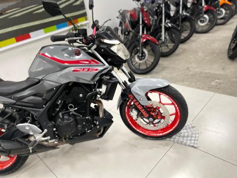 YAMAHA MT-03 300 , Foto 2