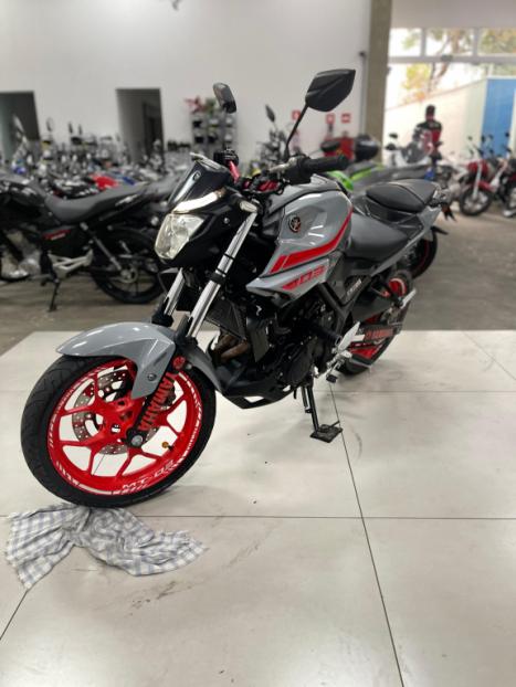 YAMAHA MT-03 300 , Foto 6