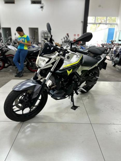YAMAHA MT-03 300 , Foto 2