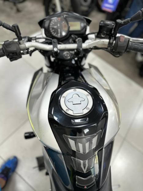 YAMAHA MT-03 300 , Foto 6
