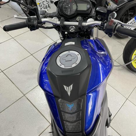 YAMAHA MT-03 300 ABS, Foto 3