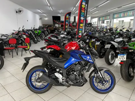 YAMAHA MT-03 300 ABS, Foto 1