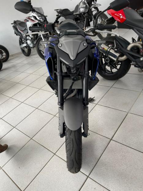 YAMAHA MT-03 300 ABS, Foto 2