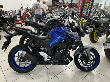 YAMAHA MT-03 300 ABS, Foto 1