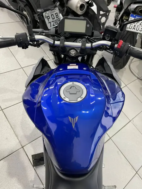 YAMAHA MT-03 300 ABS, Foto 2