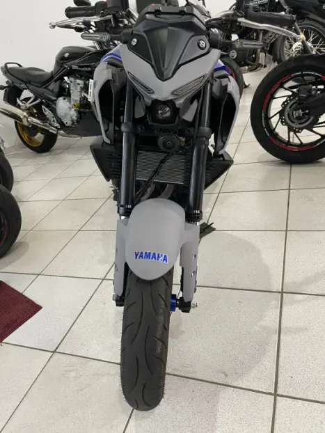 YAMAHA MT-03 300 ABS, Foto 4