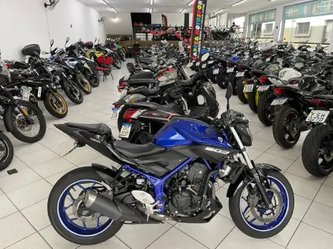 YAMAHA MT-03 300 ABS, Foto 1