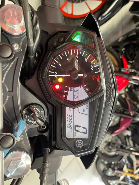 YAMAHA MT-03 300 ABS, Foto 4