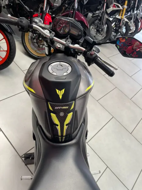 YAMAHA MT-03 300 ABS, Foto 7