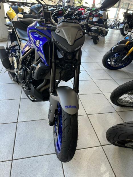 YAMAHA MT-03 300 ABS, Foto 4