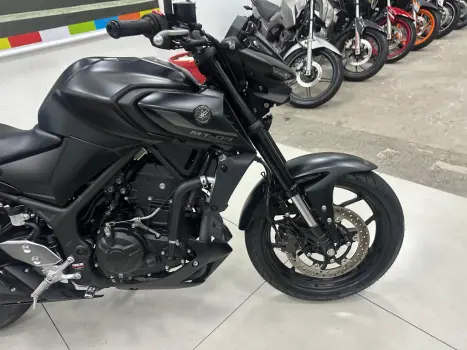 YAMAHA MT-03 300 ABS, Foto 7