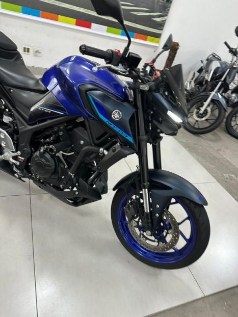 YAMAHA MT-03 300 ABS, Foto 3