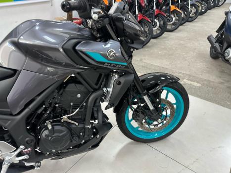 YAMAHA MT-03 300 ABS, Foto 10