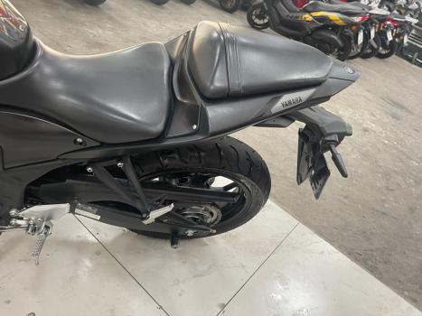 YAMAHA MT-03 300 ABS, Foto 3