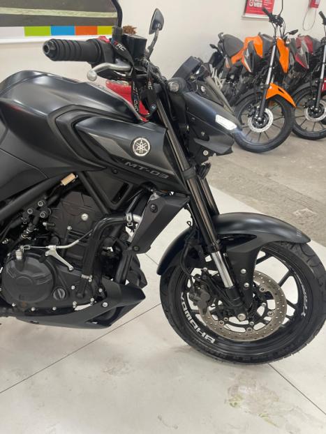 YAMAHA MT-03 300 ABS, Foto 7