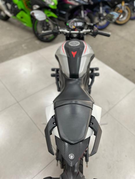 YAMAHA MT-03 300 ABS, Foto 4