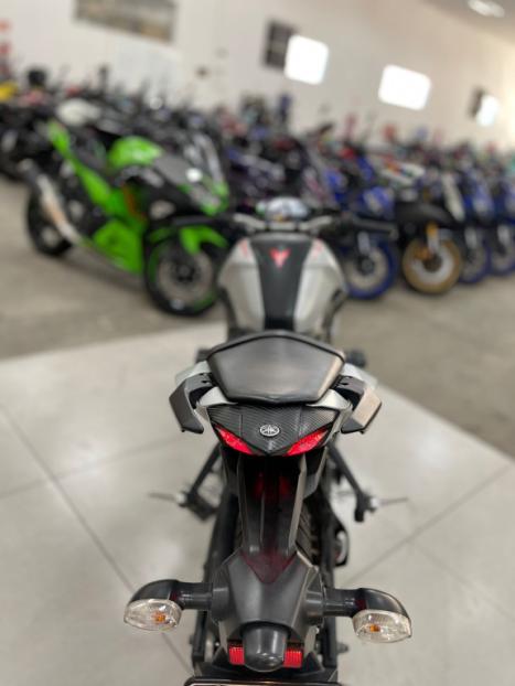 YAMAHA MT-03 300 ABS, Foto 5