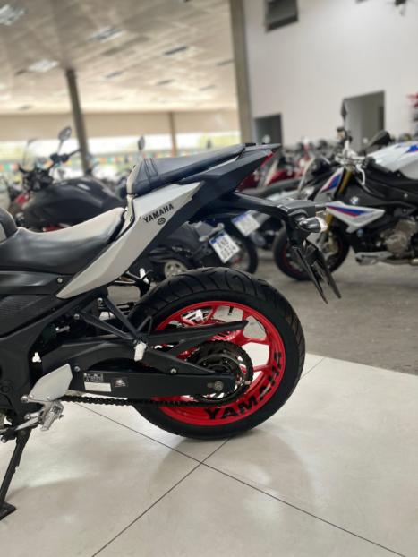 YAMAHA MT-03 300 ABS, Foto 9