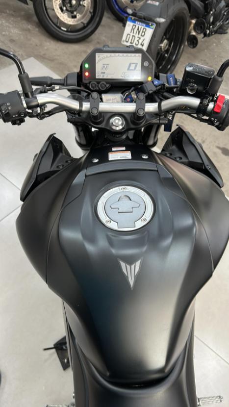 YAMAHA MT-03 300 ABS, Foto 2