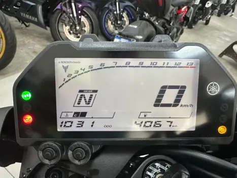 YAMAHA MT-03 300 ABS, Foto 5